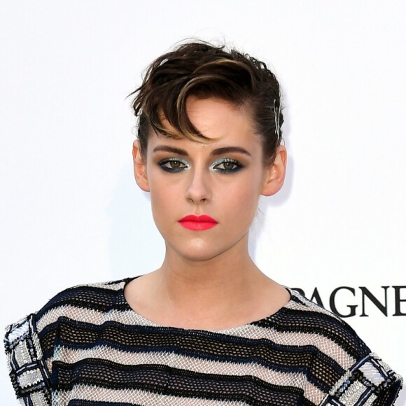 Kristen Stewart - Photocall de la soirée "amfAR Gala Cannes 2018" à l'Eden Roc au Cap d'Antibes, le 17 mai 2018.