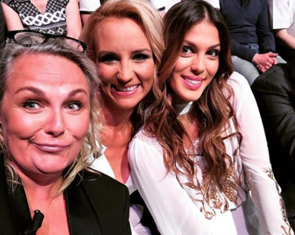Valérie Damidot, Elodie Gossuin et Iris Mittenaere complices sur un tournage pour TF1, le 17 mai 2018.