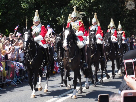 Le prince Harry et Meghan Markle, duc et duchesse de Sussex, ont effectué une procession dans le landau Ascot après leur mariage en la chapelle St George à Windsor le 19 mai 2018, à la rencontre du public dans toute la ville de Windsor et le long du Long Walk.