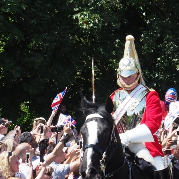 Le prince Harry et Meghan Markle, duc et duchesse de Sussex, ont effectué une procession dans le landau Ascot après leur mariage en la chapelle St George à Windsor le 19 mai 2018, à la rencontre du public dans toute la ville de Windsor et le long du Long Walk.