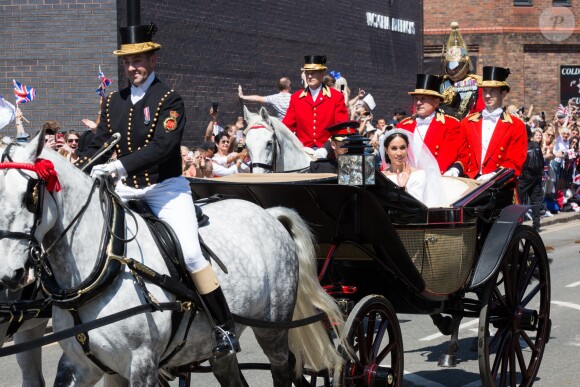 Le prince Harry et Meghan Markle, duc et duchesse de Sussex, ont effectué une procession dans le landau Ascot après leur mariage en la chapelle St George à Windsor le 19 mai 2018, à la rencontre du public dans toute la ville de Windsor et le long du Long Walk.