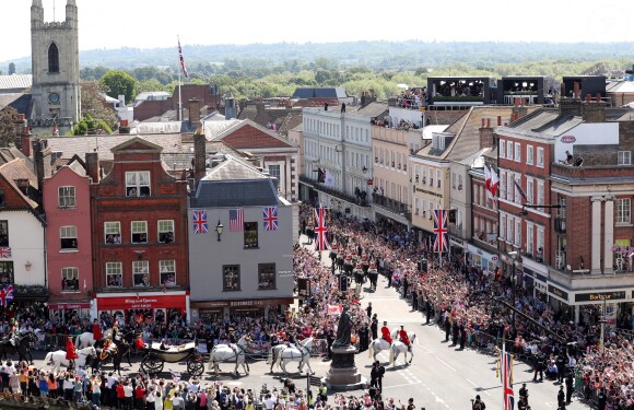 Le prince Harry et Meghan Markle, duc et duchesse de Sussex, ont effectué une procession dans le landau Ascot après leur mariage en la chapelle St George à Windsor le 19 mai 2018, à la rencontre du public dans toute la ville de Windsor et le long du Long Walk.