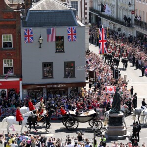 Le prince Harry et Meghan Markle, duc et duchesse de Sussex, ont effectué une procession dans le landau Ascot après leur mariage en la chapelle St George à Windsor le 19 mai 2018, à la rencontre du public dans toute la ville de Windsor et le long du Long Walk.