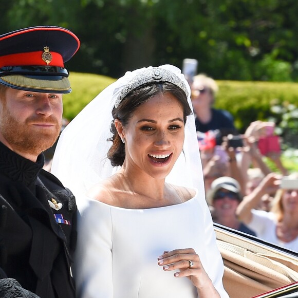 Le prince Harry et Meghan Markle, duc et duchesse de Sussex, ont effectué une procession dans le landau Ascot après leur mariage en la chapelle St George à Windsor le 19 mai 2018, à la rencontre du public dans toute la ville de Windsor et le long du Long Walk.