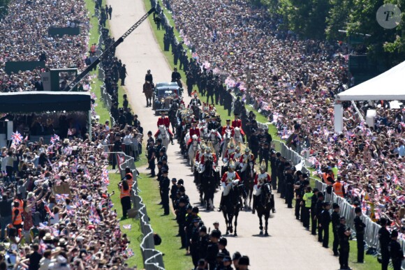 Le prince Harry et Meghan Markle, duc et duchesse de Sussex, ont effectué une procession dans le landau Ascot après leur mariage en la chapelle St George à Windsor le 19 mai 2018, à la rencontre du public dans toute la ville de Windsor et le long du Long Walk.