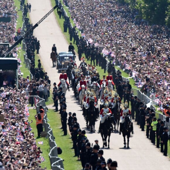 Le prince Harry et Meghan Markle, duc et duchesse de Sussex, ont effectué une procession dans le landau Ascot après leur mariage en la chapelle St George à Windsor le 19 mai 2018, à la rencontre du public dans toute la ville de Windsor et le long du Long Walk.