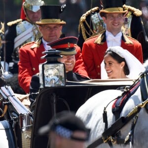 Le prince Harry et Meghan Markle, duc et duchesse de Sussex, ont effectué une procession dans le landau Ascot après leur mariage en la chapelle St George à Windsor le 19 mai 2018, à la rencontre du public dans toute la ville de Windsor et le long du Long Walk.