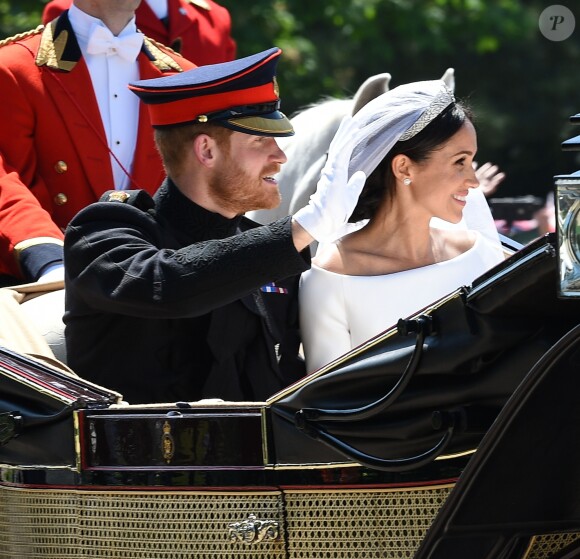 Le prince Harry et Meghan Markle, duc et duchesse de Sussex, ont effectué une procession dans le landau Ascot après leur mariage en la chapelle St George à Windsor le 19 mai 2018, à la rencontre du public dans toute la ville de Windsor et le long du Long Walk.