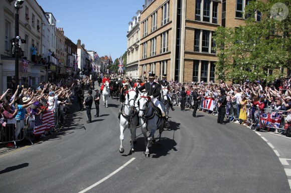 Le prince Harry et Meghan Markle, duc et duchesse de Sussex, ont effectué une procession dans le landau Ascot après leur mariage en la chapelle St George à Windsor le 19 mai 2018, à la rencontre du public dans toute la ville de Windsor et le long du Long Walk.