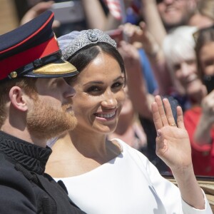 Le prince Harry et Meghan Markle, duc et duchesse de Sussex, ont effectué une procession dans le landau Ascot après leur mariage en la chapelle St George à Windsor le 19 mai 2018, à la rencontre du public dans toute la ville de Windsor et le long du Long Walk.