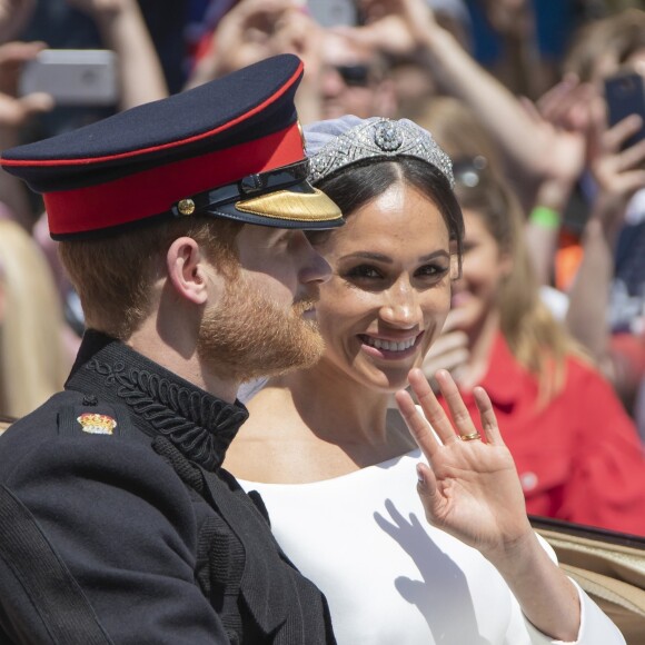 Le prince Harry et Meghan Markle, duc et duchesse de Sussex, ont effectué une procession dans le landau Ascot après leur mariage en la chapelle St George à Windsor le 19 mai 2018, à la rencontre du public dans toute la ville de Windsor et le long du Long Walk.