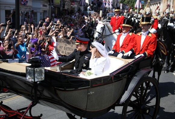 Le prince Harry et Meghan Markle, duc et duchesse de Sussex, ont effectué une procession dans le landau Ascot après leur mariage en la chapelle St George à Windsor le 19 mai 2018, à la rencontre du public dans toute la ville de Windsor et le long du Long Walk.