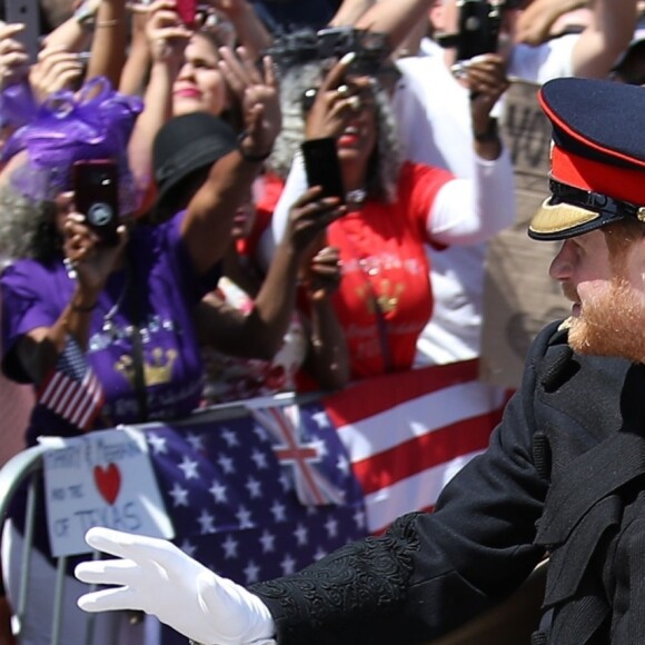 Le prince Harry et Meghan Markle, duc et duchesse de Sussex, ont effectué une procession dans le landau Ascot après leur mariage en la chapelle St George à Windsor le 19 mai 2018, à la rencontre du public dans toute la ville de Windsor et le long du Long Walk.