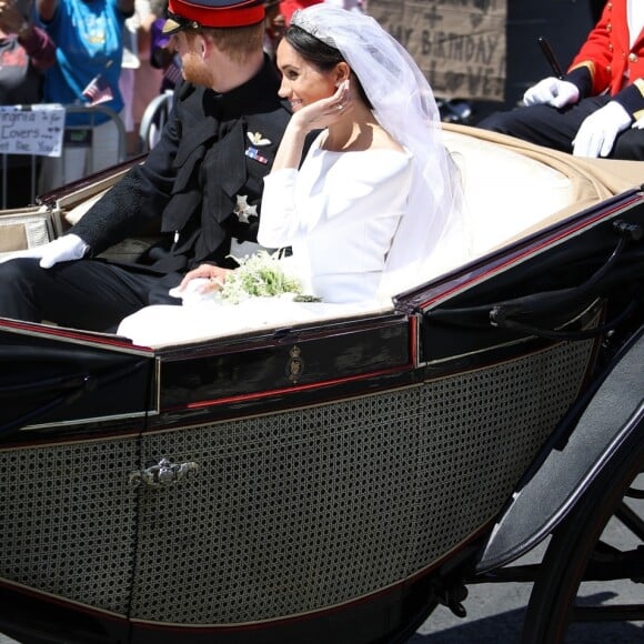 Le prince Harry et Meghan Markle, duc et duchesse de Sussex, ont fait une procession dans le landau Ascot après leur mariage en la chapelle St George à Windsor le 19 mai 2018, à la rencontre du public dans toute la ville de Windsor et le long du Long Walk.