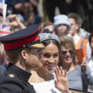 Le prince Harry et Meghan Markle, duc et duchesse de Sussex, ont fait une procession dans le landau Ascot après leur mariage en la chapelle St George à Windsor le 19 mai 2018, à la rencontre du public dans toute la ville de Windsor et le long du Long Walk.