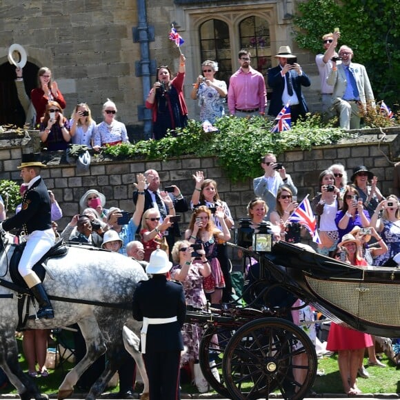 Le prince Harry et Meghan Markle, duc et duchesse de Sussex, ont fait une procession dans le landau Ascot après leur mariage en la chapelle St George à Windsor le 19 mai 2018, à la rencontre du public dans toute la ville de Windsor et le long du Long Walk.