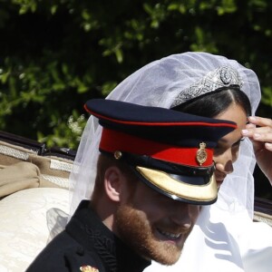 Le prince Harry et Meghan Markle, duc et duchesse de Sussex, ont fait une procession dans le landau Ascot après leur mariage en la chapelle St George à Windsor le 19 mai 2018, à la rencontre du public dans toute la ville de Windsor et le long du Long Walk.