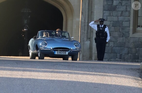 Le prince Harry et Meghan Markle, duc et duchesse de Sussex, ont quitté le château de Windsor à bord d'une Jaguar E-Type Concept Zero immatriculée "190518" pour se rendre à Frogmore House où avait lieu la réception de leur mariage, le 19 mai 2018. La mariée s'était changée et portait une robe Stella McCartney ainsi qu'une bague sertie d'une aigue-marine ayant apparten à Lady Diana.