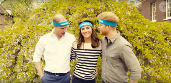 Kate Middleton, le prince William et le prince Harry ont participé le 21 avril dans les jardins de leur résidence du palais de Kensington à un spot de sensibilisation à la santé mentale pour le compte de l'association Heads Together révélé le 24 avril 2016.