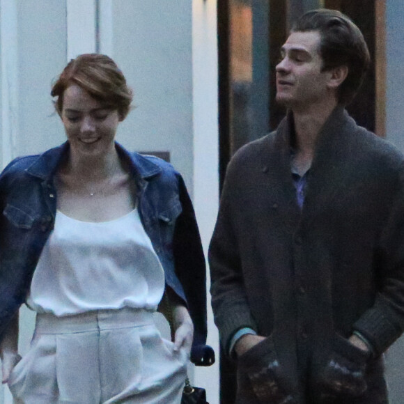 Exclusif - Emma Stone et son ex Andrew Garfield font une balade romantique dans les rues de Londres le 21 août 2016.