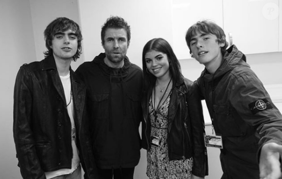 Liam Gallagher et trois de ses quatre enfants : Lennon, Gene et Molly. Ce 22 mai 2018 à Londres.