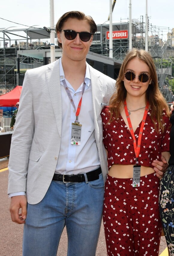 La princesse Alexandra de Hanovre et son compagnon Ben-Sylvester Strautmann se promènent dans les paddocks du circuit du Grand Prix de Monaco le 24 mai 2018. © Bruno Bebert / Bestimage