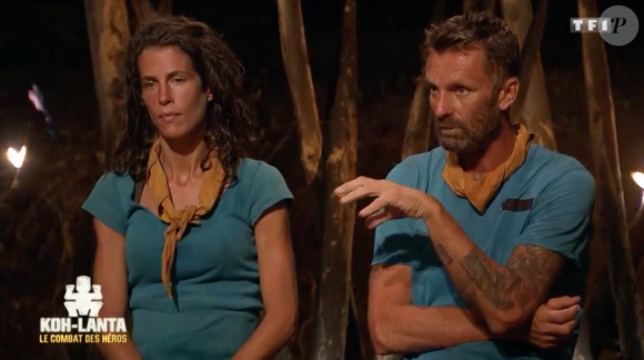 Clémence et Pascal lors du conseil final de "Koh-Lanta : Le Combat des héros" (TF1) vendredi 25 mai 2018.