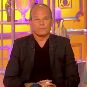 Laurent Baffie présente sa mère sur le plateau de "Salut les Terriens" sur C8, le 26 mai 2018.