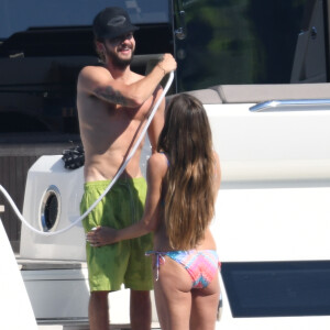 Heidi Klum et son compagnon Tom Kaulitz à bord d'un yacht au large de Cannes en marge du 71e Festival International du Film de Cannes le 19 mai 2018.