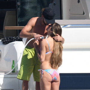 Heidi Klum et son compagnon Tom Kaulitz à bord d'un yacht au large de Cannes en marge du 71e Festival International du Film de Cannes le 19 mai 2018.