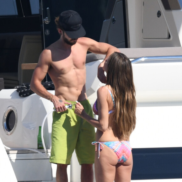 Heidi Klum et son compagnon Tom Kaulitz à bord d'un yacht au large de Cannes en marge du 71e Festival International du Film de Cannes le 19 mai 2018.