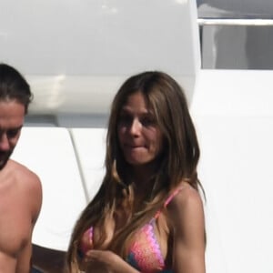 Heidi Klum et son compagnon Tom Kaulitz à bord d'un yacht au large de Cannes en marge du 71e Festival International du Film de Cannes le 19 mai 2018.