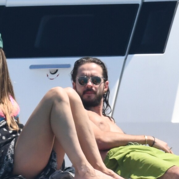 Heidi Klum et son compagnon Tom Kaulitz à bord d'un yacht au large de Cannes en marge du 71e Festival International du Film de Cannes le 19 mai 2018.