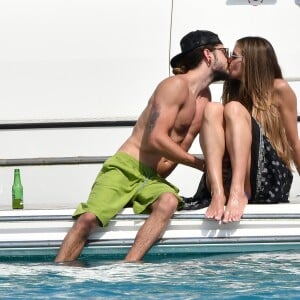 Heidi Klum et son compagnon Tom Kaulitz à bord d'un yacht au large de Cannes en marge du 71e Festival International du Film de Cannes le 19 mai 2018.