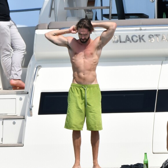 Heidi Klum et son compagnon Tom Kaulitz à bord d'un yacht au large de Cannes en marge du 71e Festival International du Film de Cannes le 19 mai 2018.
