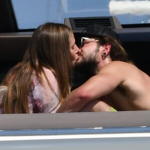 Heidi Klum et son compagnon Tom Kaulitz à bord d'un yacht au large de Cannes en marge du 71e Festival International du Film de Cannes le 19 mai 2018.