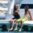 Heidi Klum et son compagnon Tom Kaulitz à bord d'un yacht au large de Cannes en marge du 71e Festival International du Film de Cannes le 19 mai 2018.