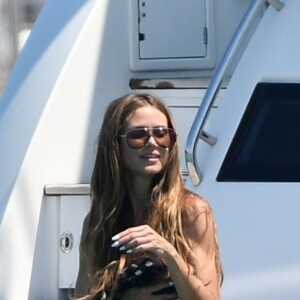 Heidi Klum et son compagnon Tom Kaulitz à bord d'un yacht au large de Cannes en marge du 71e Festival International du Film de Cannes le 19 mai 2018.