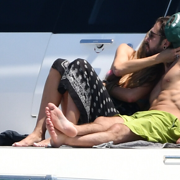 Heidi Klum et son compagnon Tom Kaulitz à bord d'un yacht au large de Cannes en marge du 71e Festival International du Film de Cannes le 19 mai 2018.