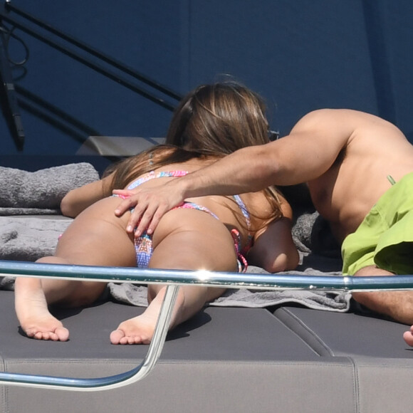 Exclusif - Prix Special - no web - Heidi Klum et Tom Kaulitz quittent l'Eden Roc et vont faire un tour en yacht au large du Cap d'Antibes le 19 mai 2018  Exclusive - no web - For Gemrany call for price Heidi Klum and boyfriend Tom Kaulitz are seen leaving Eden Roc to make a boat trip aboard a yacht Cap d'Antibes 19/05/201819/05/2018 - Cap d'Antibes