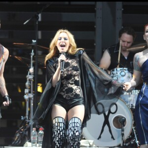 Kylie Minogue et le groupe Scissor Sisters au festival de Glastonbury, le 27 juin 2010.