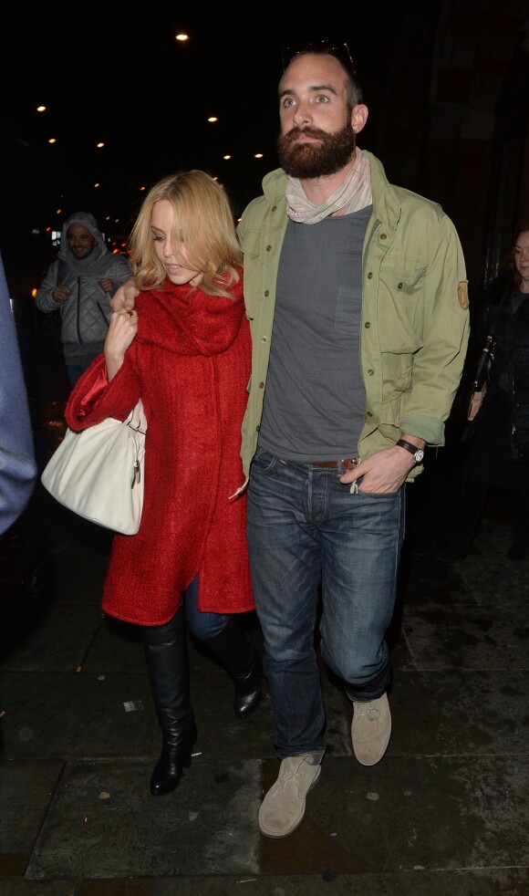Kylie Minogue et son compagnon Joshua Sasse arrivent à Londres par l'Eurostar le 3 décembre 2015. © CPA / Bestimage