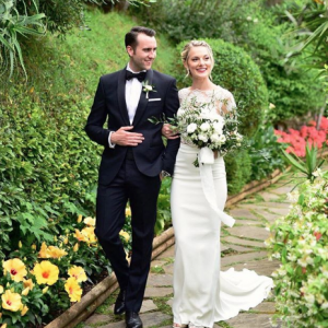 Matthew Lewis et Angela Jones se sont mariés (mai 2018)