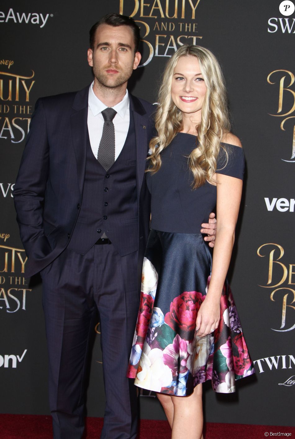 Matthew Lewis et sa fiancée Angela Jones - Avant-première de La Belle ...