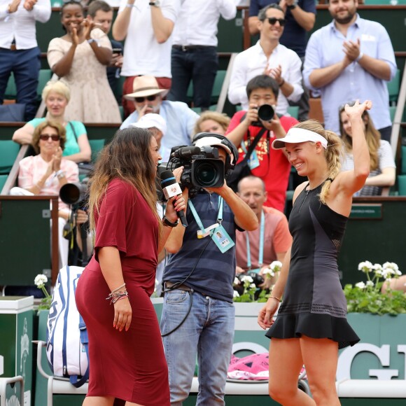Marion Bartoli lors des internationaux de tennis de Roland Garros le 28 mai 2018. En atten­dant de redis­pu­ter des matchs, la spor­tive commente les rencontres pour Euro­sport à l'occa­sion du tour­noi de Roland-Garros. © Dominique Jacovides - Cyril Moreau / Bestimage  Marion Bartoli during the 2018 French Open - Day two at Roland Garros in Paris, France on May 28th, 2018.28/05/2018 - Paris