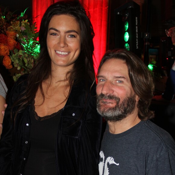 Semi-exclusif - Frédéric Beigbeder et sa femme Lara Micheli - Les deux lauréats, P. Ducrozet et J. Zarca, se partagent le prix de Flore 2017 au Café de Flore à Paris, France, le 8 novembre 2017 . Ils sont respectivement distingués pour "L'invention des corps" (Actes Sud) et "Paname Underground" (Goutte d'Or). © Philippe Baldini/Bestimage