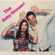America Ferrera a partagé plusieurs photos de sa baby shower, le 17 mars 2018 à Los Angeles. Ici avec son mari.