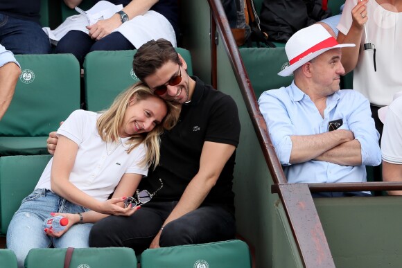 Audrey Lamy et son compagnon Thomas Sabatier dans les tribunes des internationaux de Roland Garros - jour 5 - à Paris, France, le 31 mai 2018. © Cyril Moreau - Dominique Jacovides/Bestimage