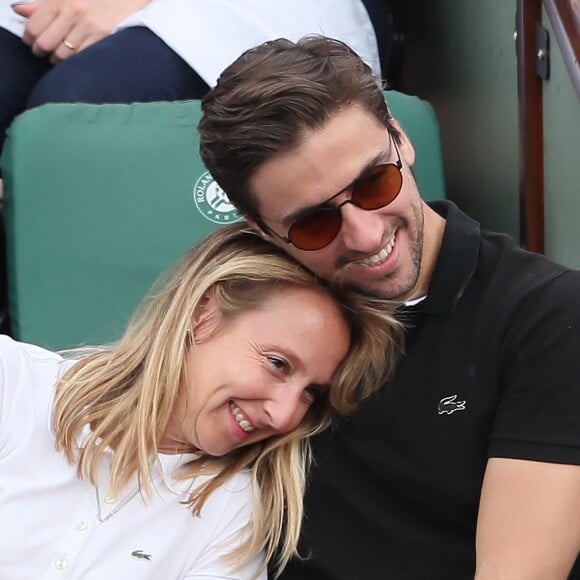 Audrey Lamy et son compagnon Thomas Sabatier dans les tribunes des internationaux de Roland Garros - jour 5 - à Paris, France, le 31 mai 2018. © Cyril Moreau - Dominique Jacovides/Bestimage