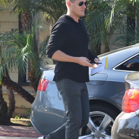 Exclusif - Trevor Engleson, l'ex mari de Meghan Markle se promène dans les rues de Los Angeles le 27 novembre 2017.